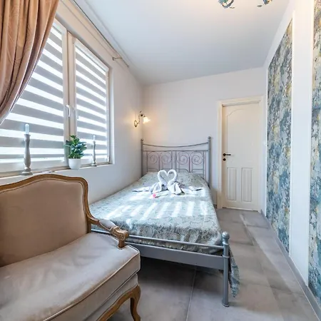 Pomorska 3*